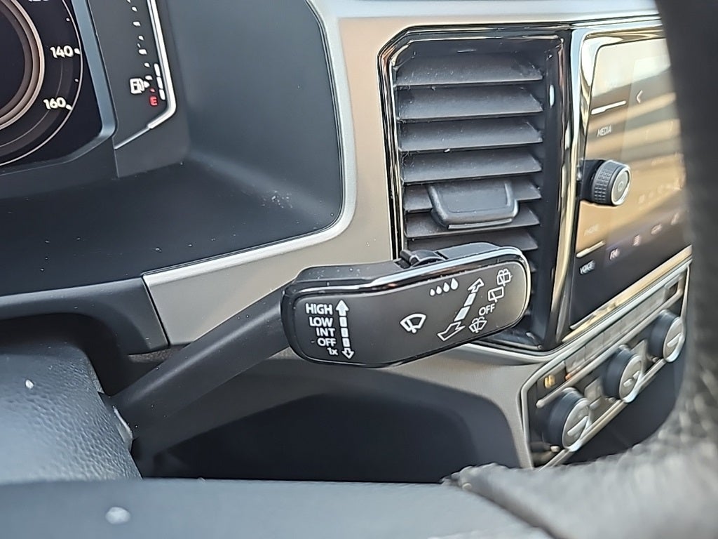 2023 Volkswagen Atlas Cross Sport 2.0T SEL R-Line Black