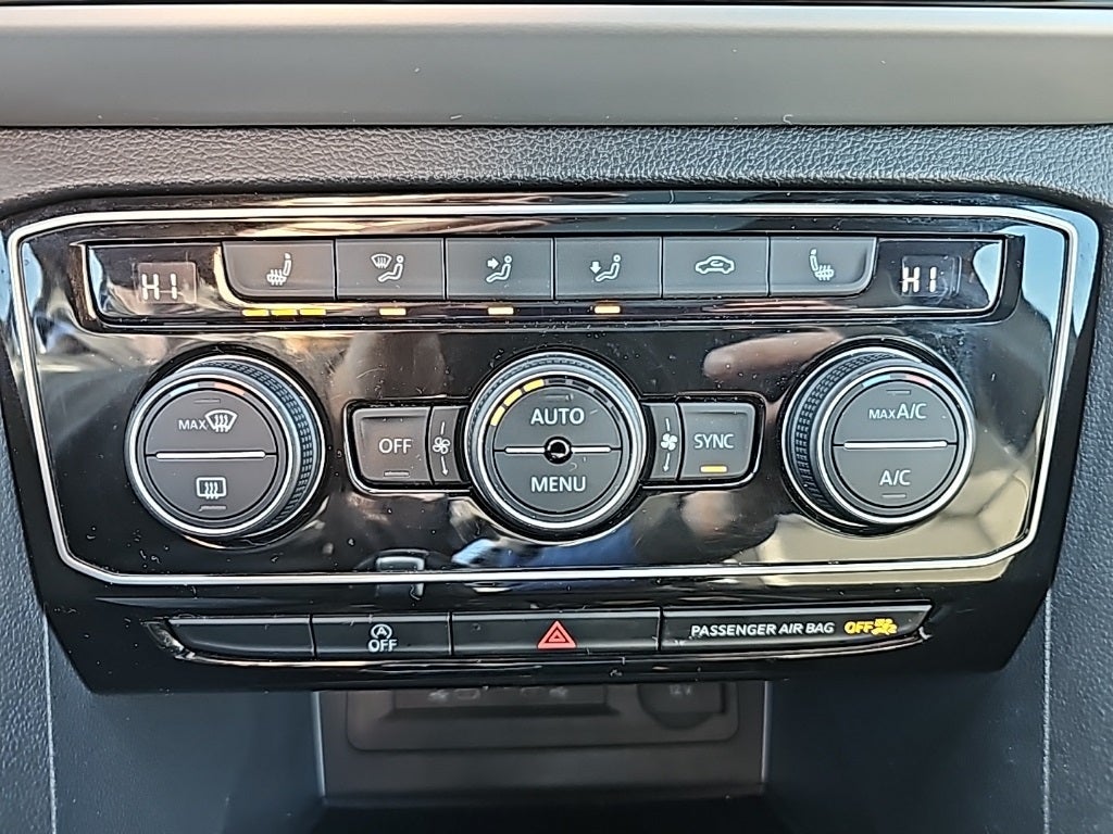 2023 Volkswagen Atlas Cross Sport 2.0T SEL R-Line Black