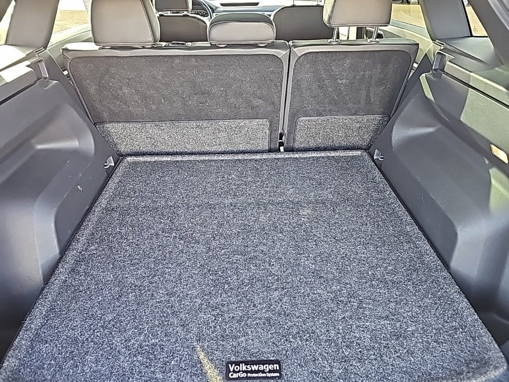 2023 Volkswagen Atlas Cross Sport 2.0T SEL R-Line Black