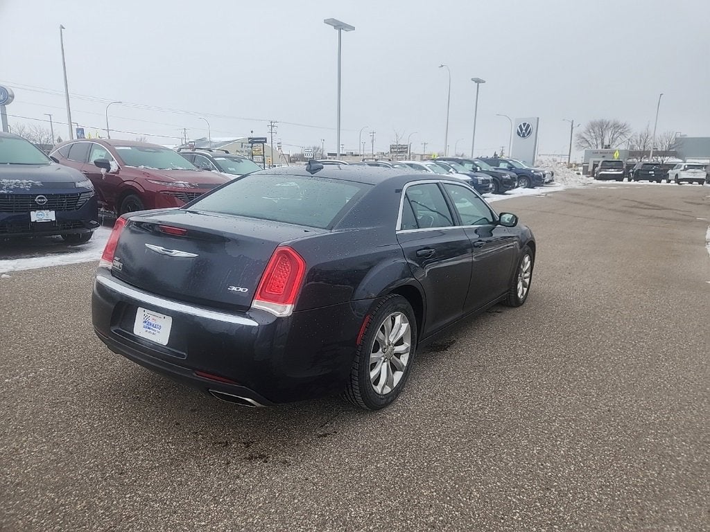 2016 Chrysler 300 Limited