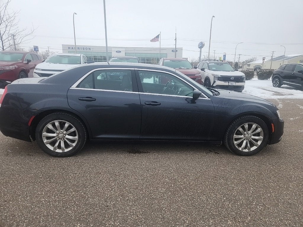 2016 Chrysler 300 Limited