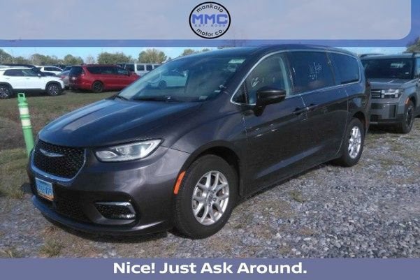 2023 Chrysler Pacifica's photo