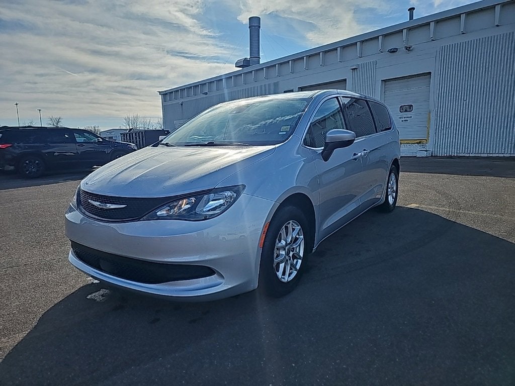 2023 Chrysler Voyager LX