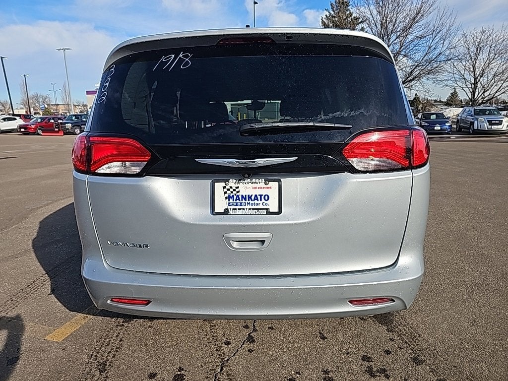 2023 Chrysler Voyager LX