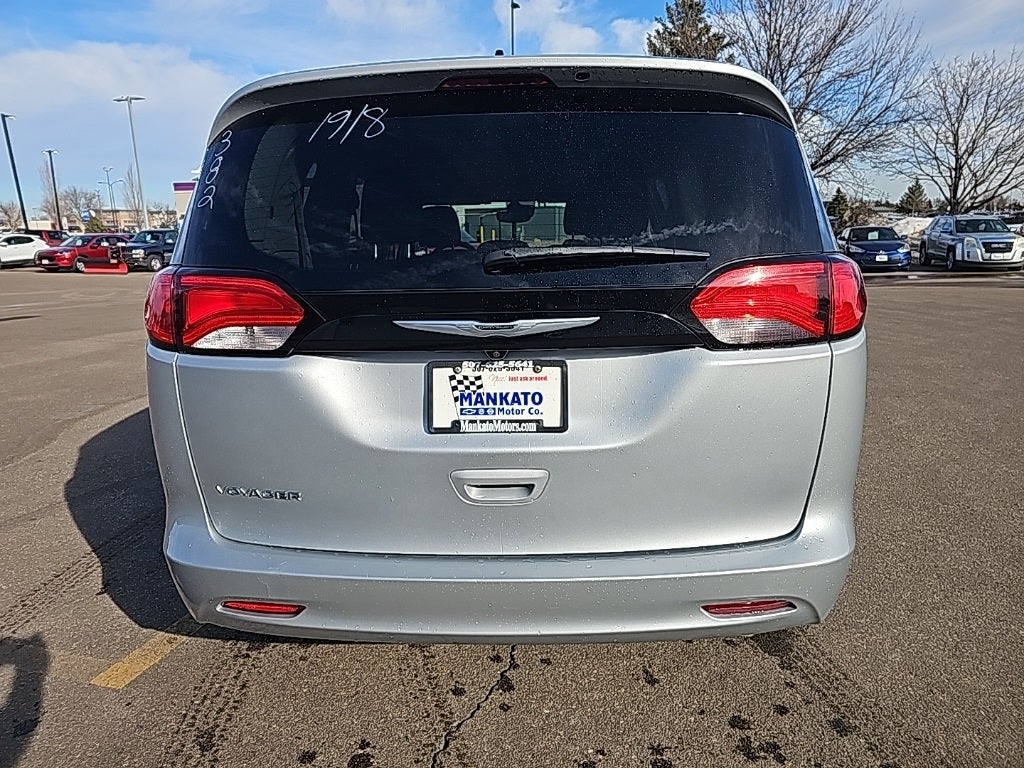 2023 Chrysler Voyager LX