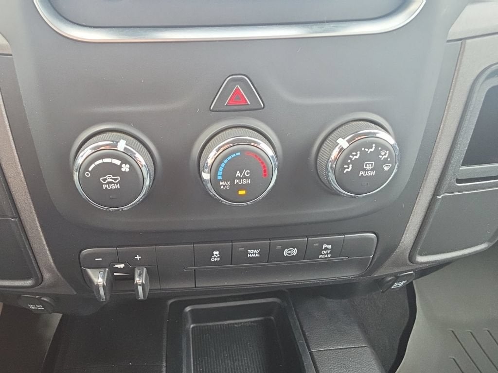 2017 RAM 2500 Tradesman Crew Cab 4x4 8' Box