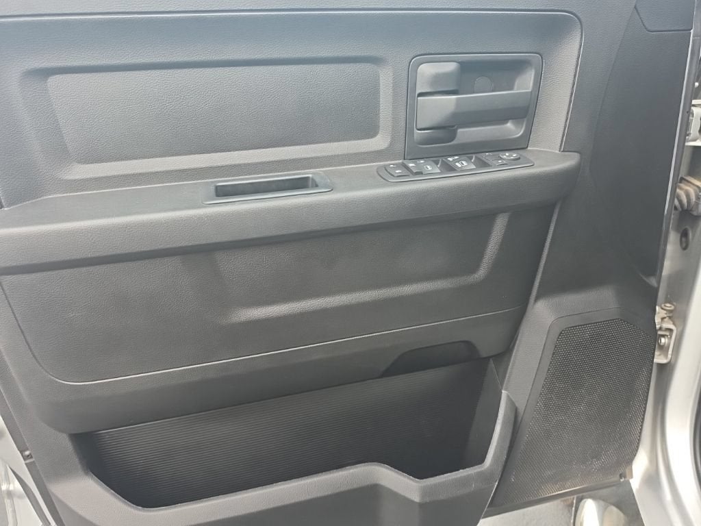 2017 RAM 2500 Tradesman Crew Cab 4x4 8' Box