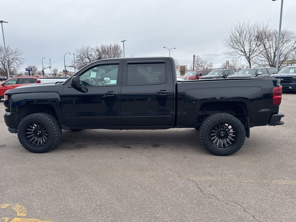 Used 2018 Chevrolet Silverado 1500 LT with VIN 3GCUKREC5JG179541 for sale in Mankato, Minnesota