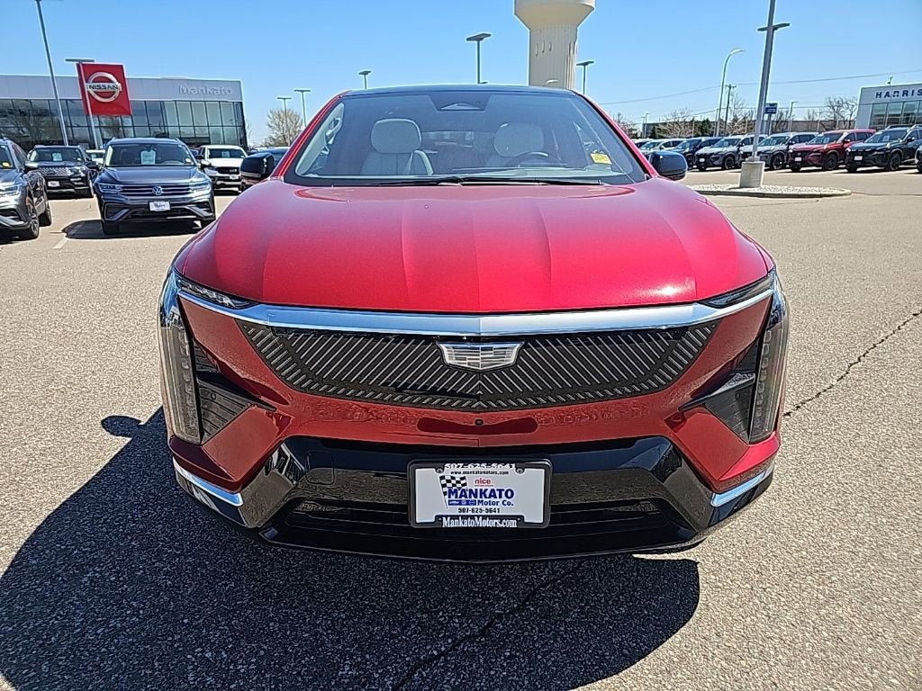 2025 Cadillac OPTIQ Luxury 2