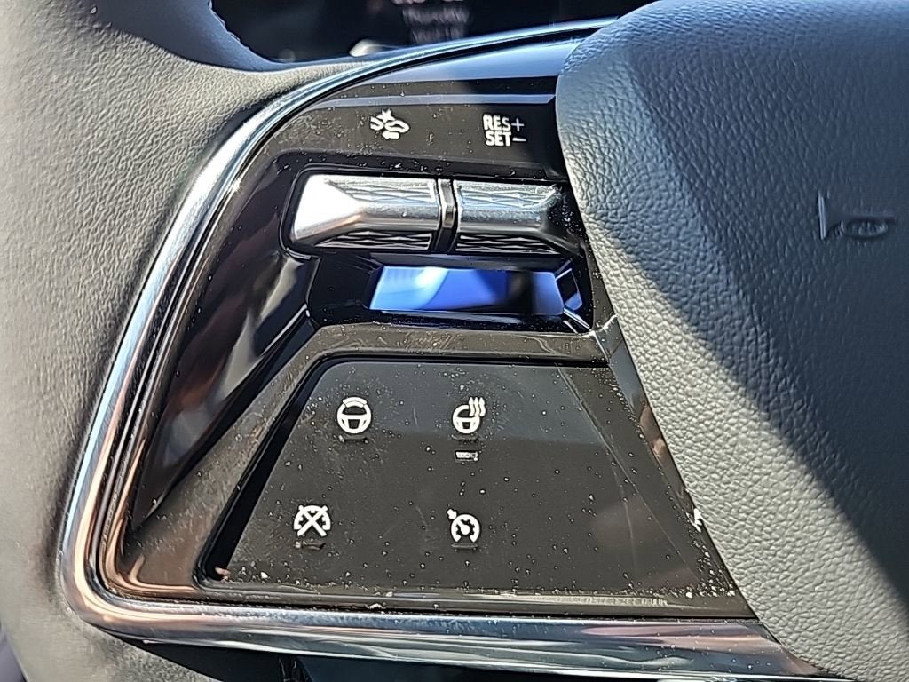 2025 Cadillac OPTIQ Luxury 2