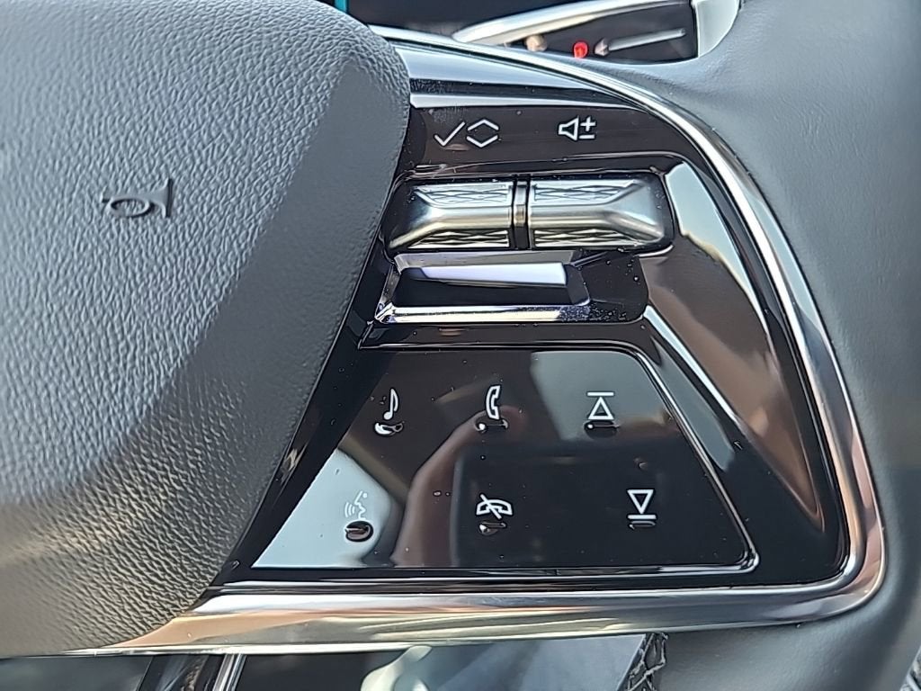 2025 Cadillac OPTIQ Luxury 2