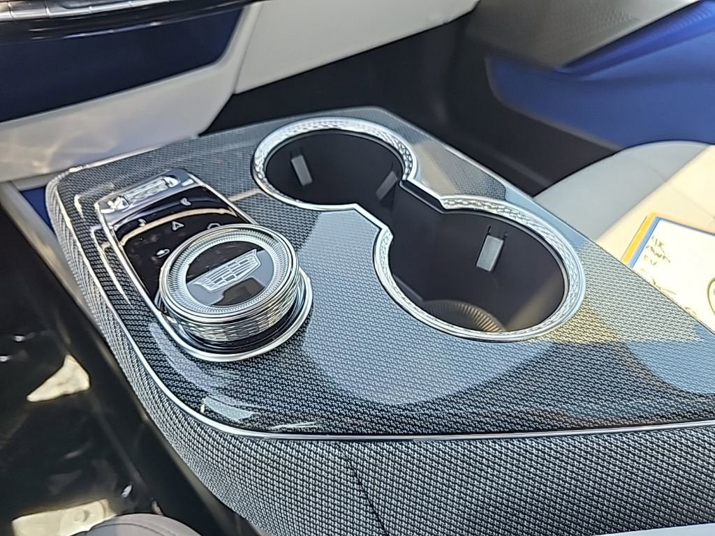 2025 Cadillac OPTIQ Luxury 2