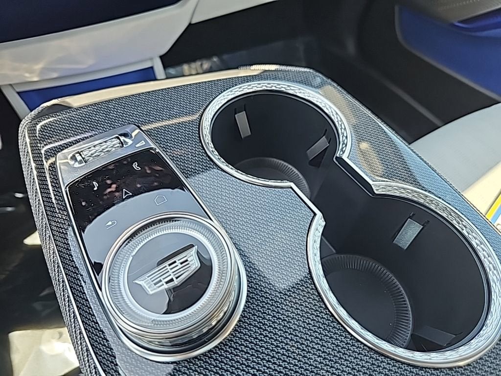 2025 Cadillac OPTIQ Luxury 2