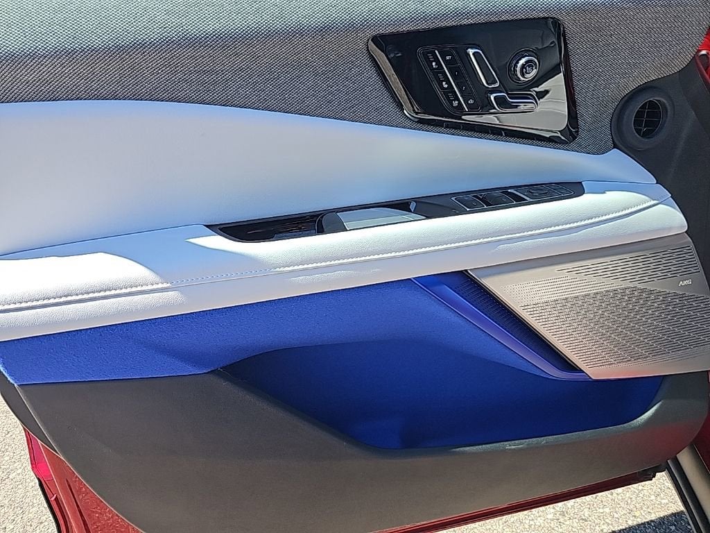 2025 Cadillac OPTIQ Luxury 2