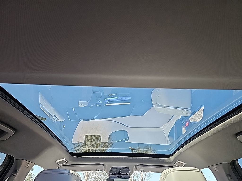 2025 Cadillac OPTIQ Luxury 2