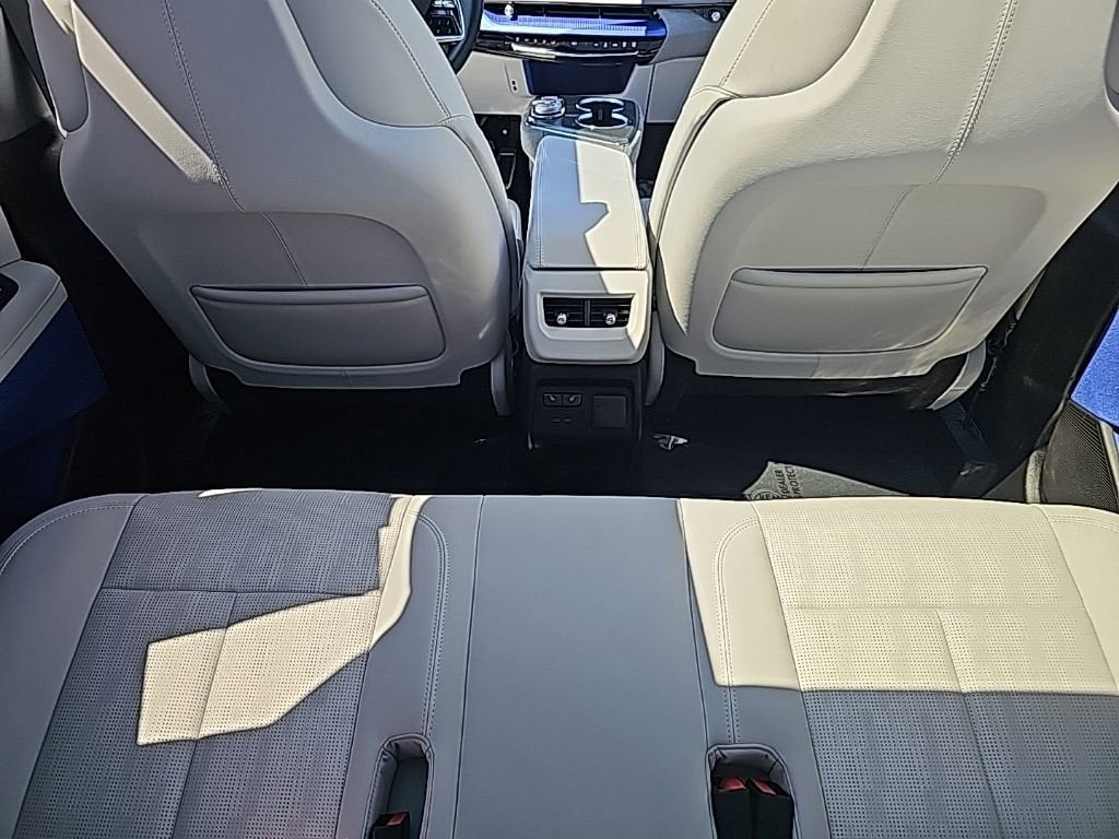 2025 Cadillac OPTIQ Luxury 2