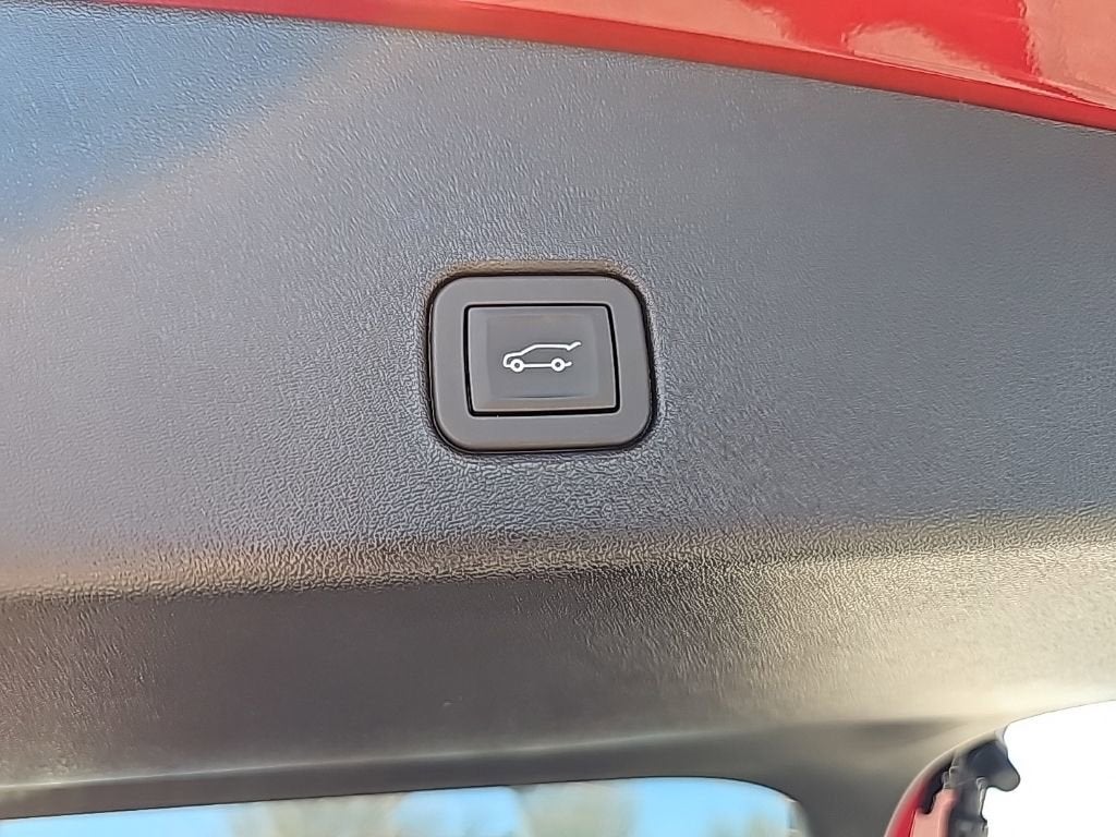2025 Cadillac OPTIQ Luxury 2