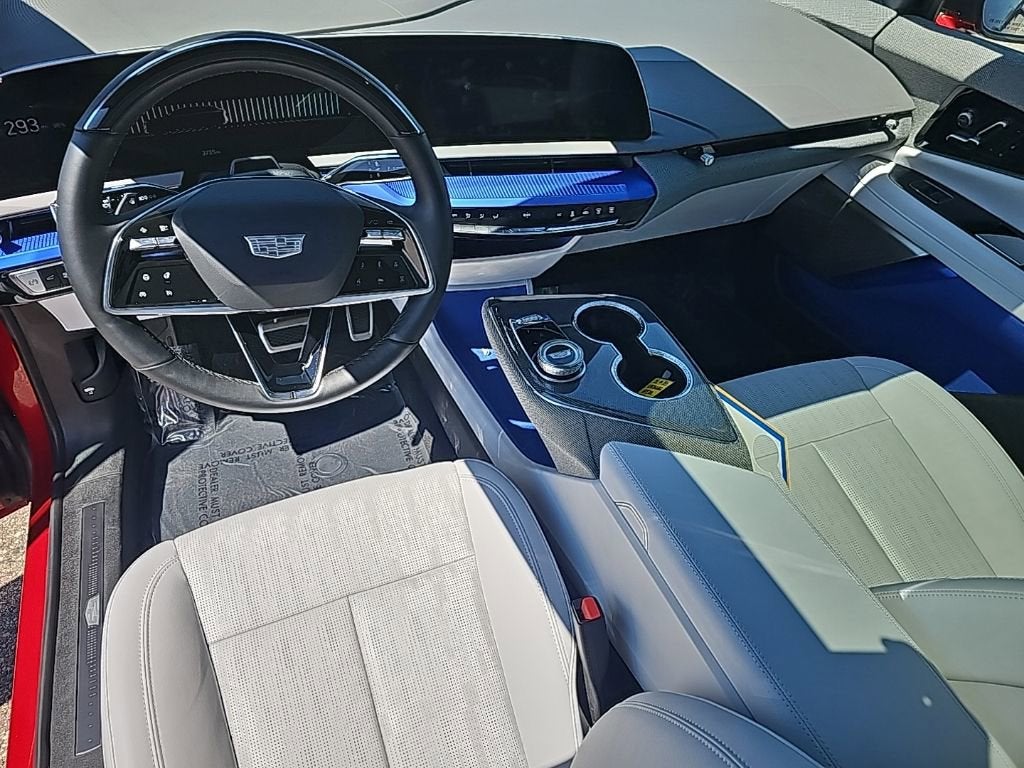 2025 Cadillac OPTIQ Luxury 2