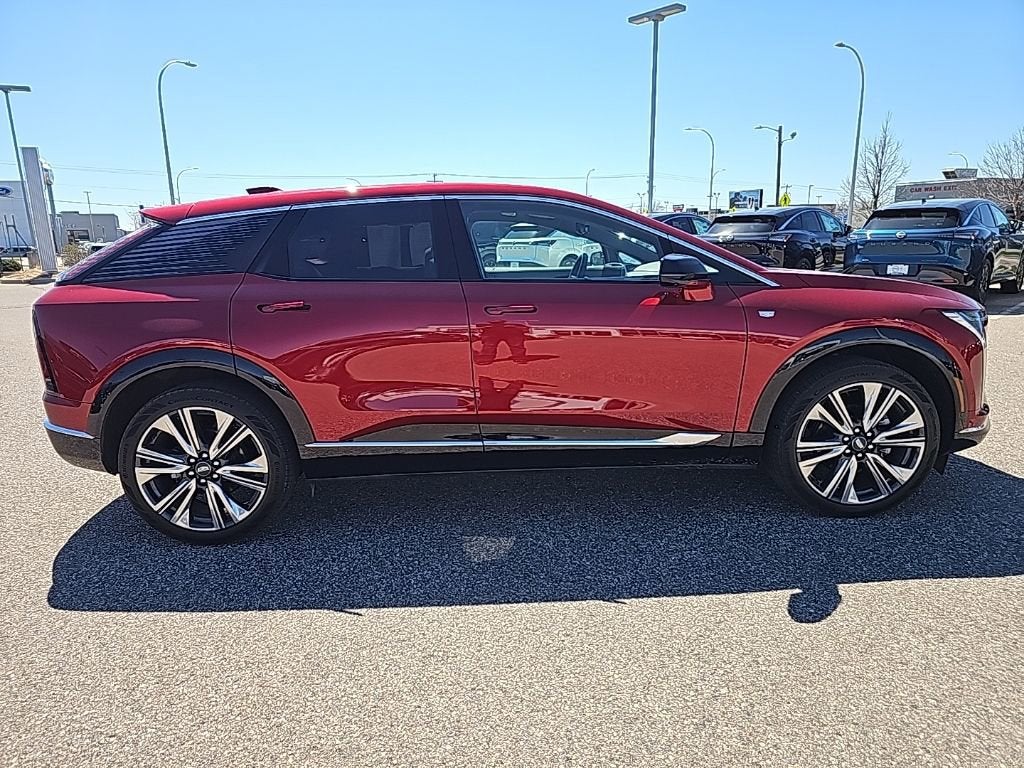 2025 Cadillac OPTIQ Luxury 2
