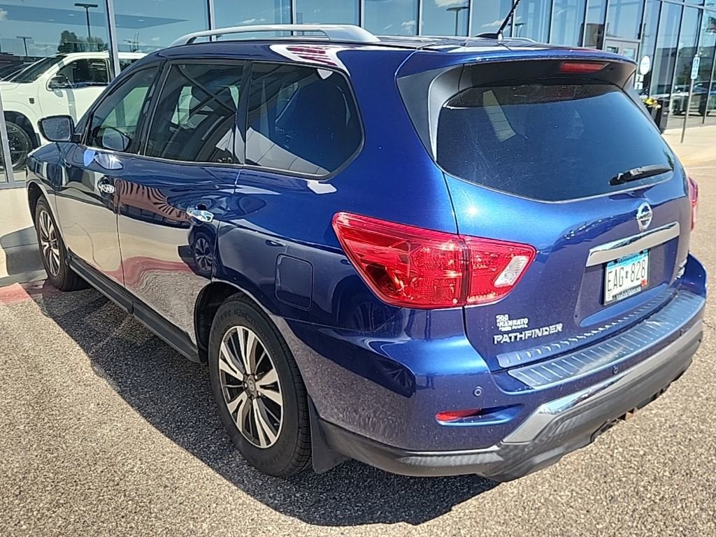 2017 Nissan Pathfinder SV