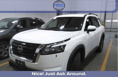 2025 Nissan Pathfinder SV