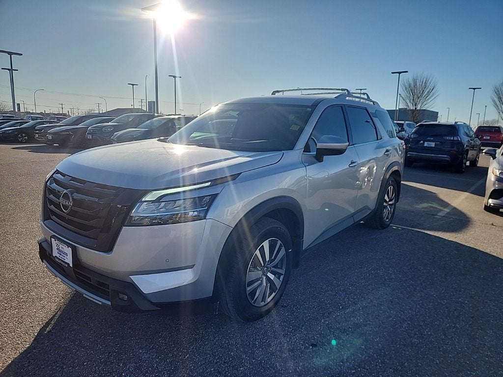 2022 Nissan Pathfinder SL 4WD