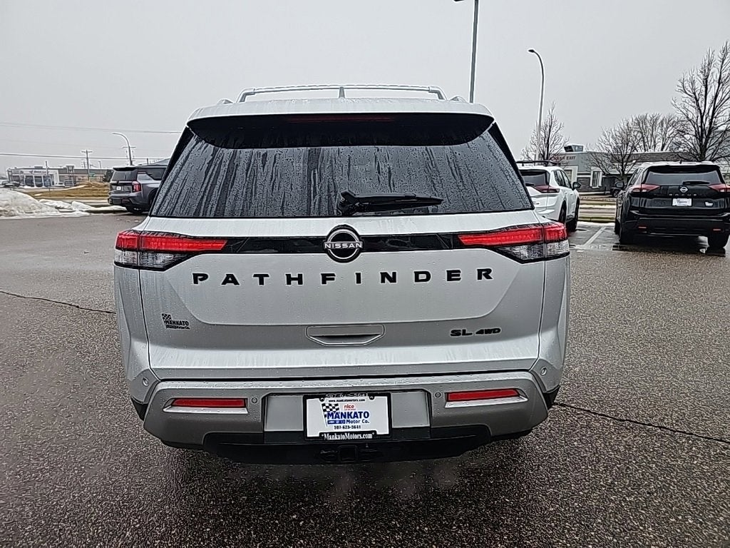 2022 Nissan Pathfinder SL 4WD