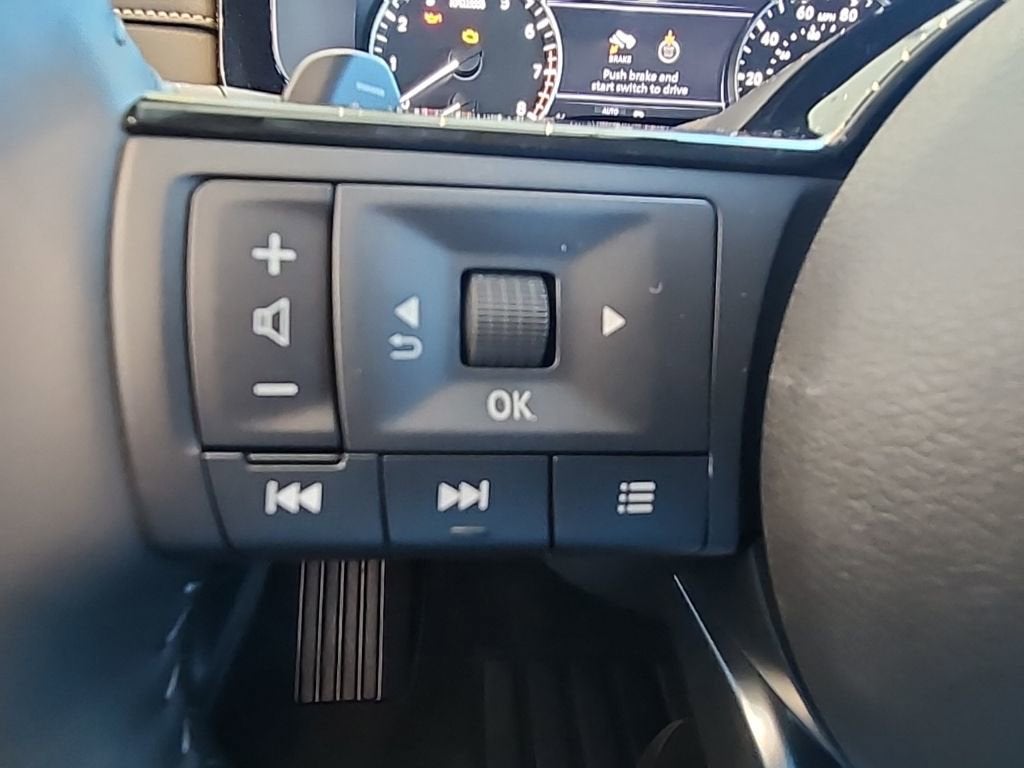 2025 Nissan Pathfinder SL 4WD