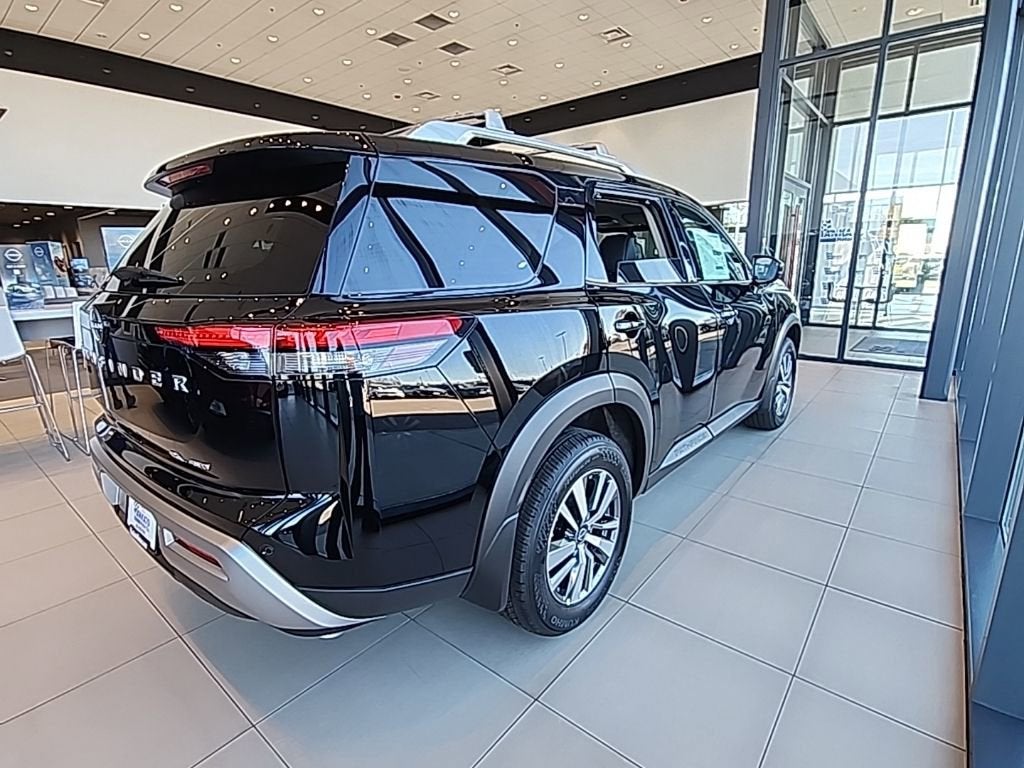 2025 Nissan Pathfinder SL 4WD