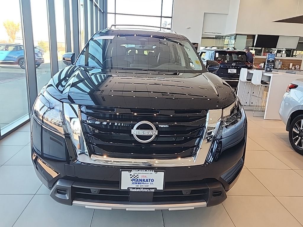 2025 Nissan Pathfinder SL 4WD