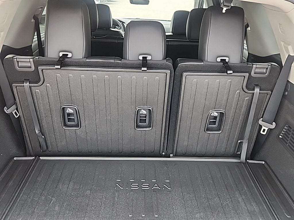 2025 Nissan Pathfinder SL 4WD