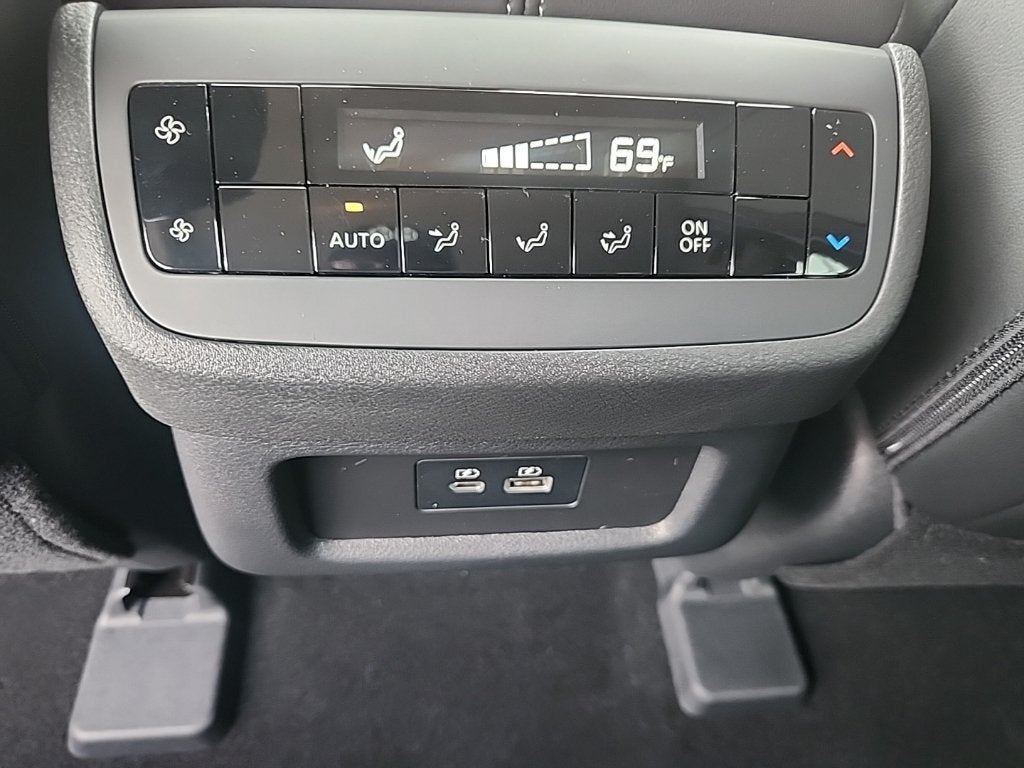 2025 Nissan Pathfinder SL 4WD