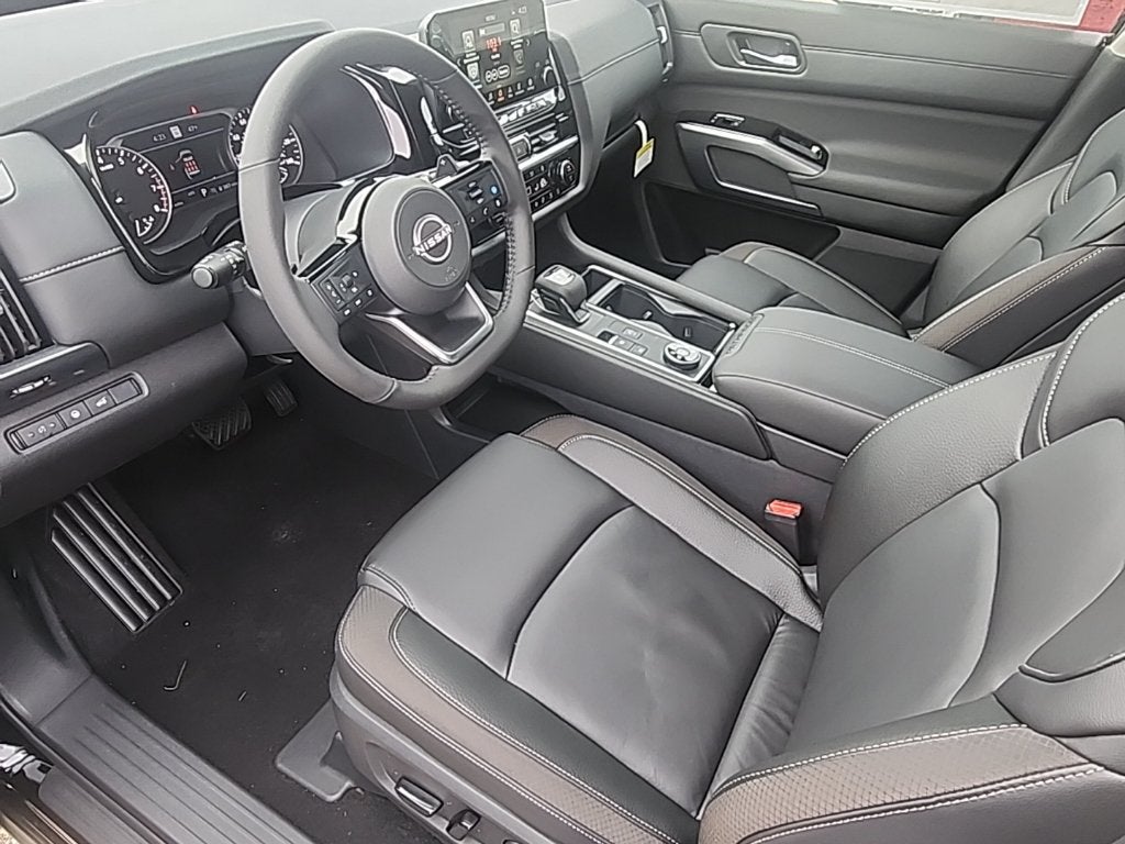 2025 Nissan Pathfinder SL 4WD