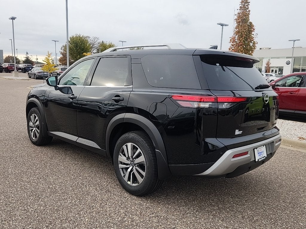 2025 Nissan Pathfinder SL 4WD