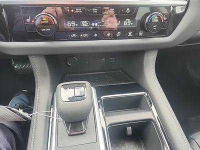 2025 Nissan Pathfinder SL 4WD
