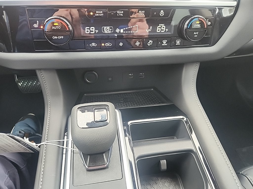 2025 Nissan Pathfinder SL 4WD