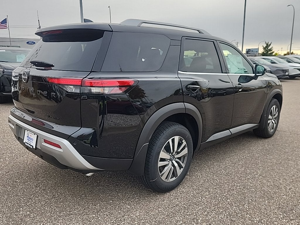 2025 Nissan Pathfinder SL 4WD