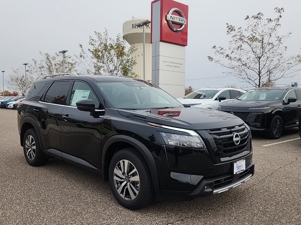 2025 Nissan Pathfinder SL 4WD