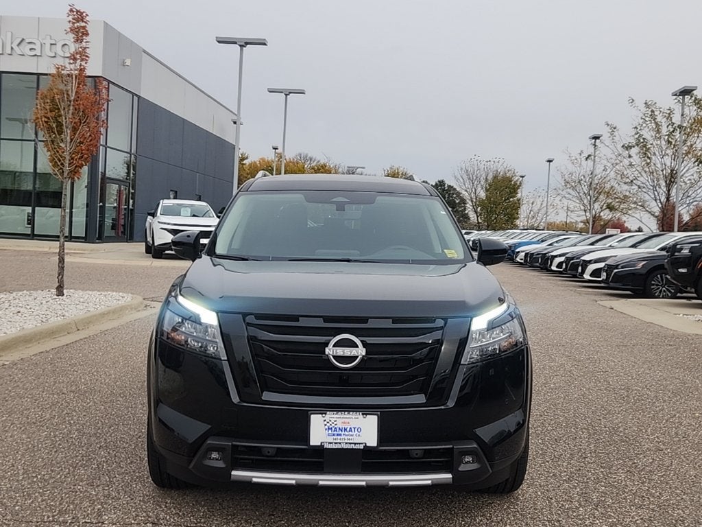 2025 Nissan Pathfinder SL 4WD