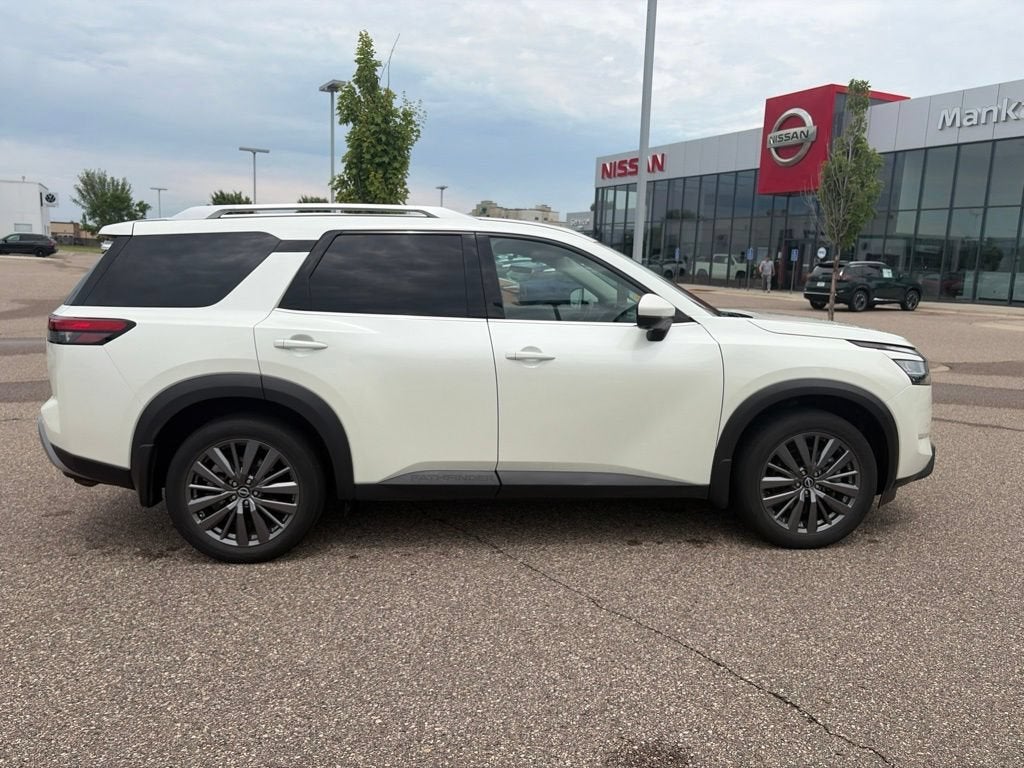 2024 Nissan Pathfinder SL 4WD