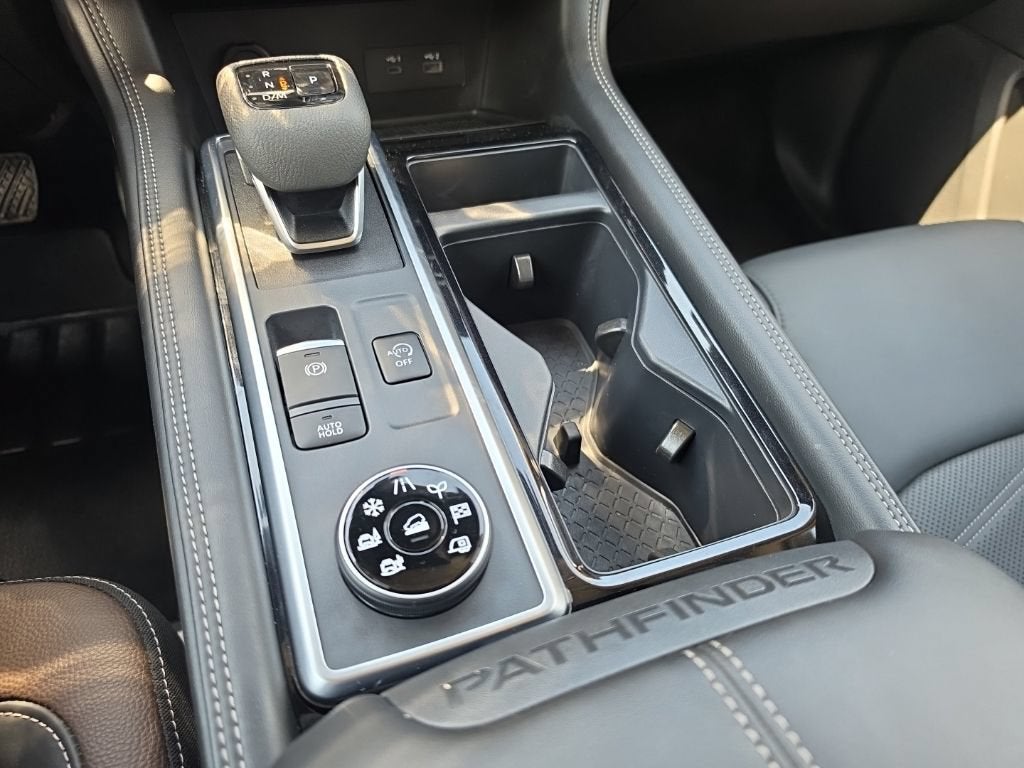 2025 Nissan Pathfinder Platinum 4WD