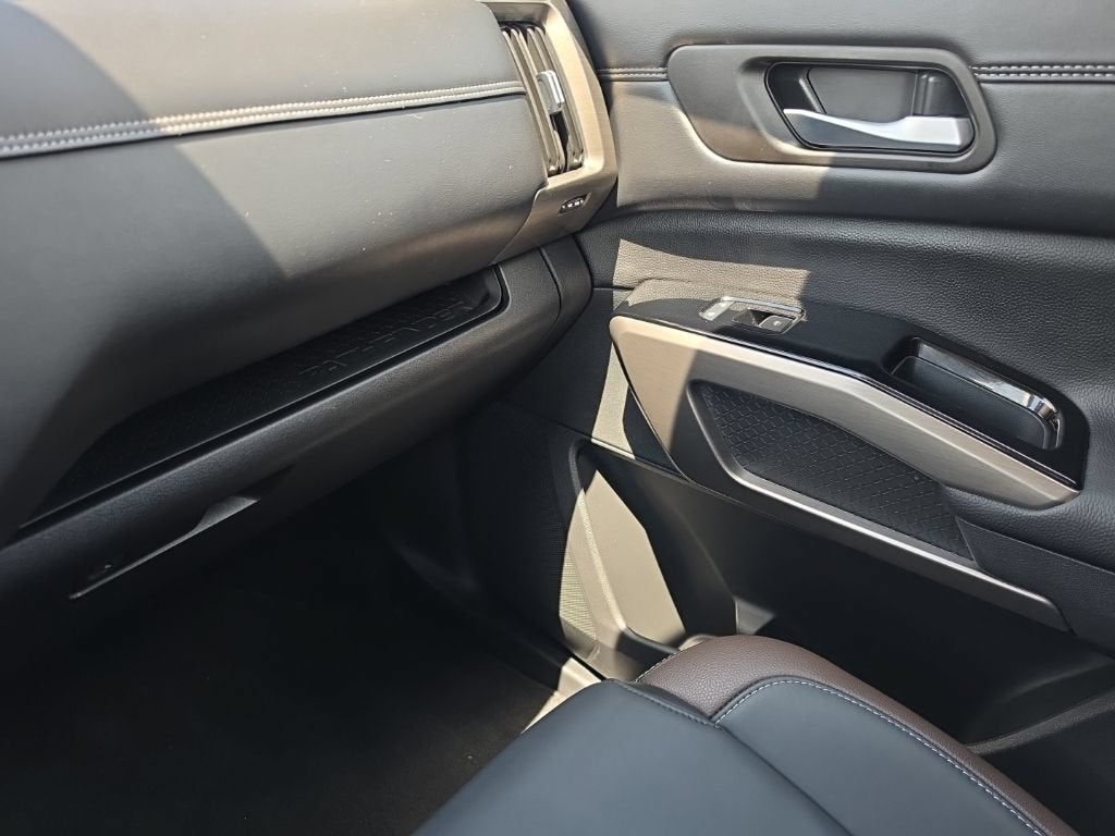 2025 Nissan Pathfinder Platinum 4WD