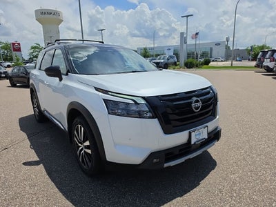 2025 Nissan Pathfinder Platinum 4WD