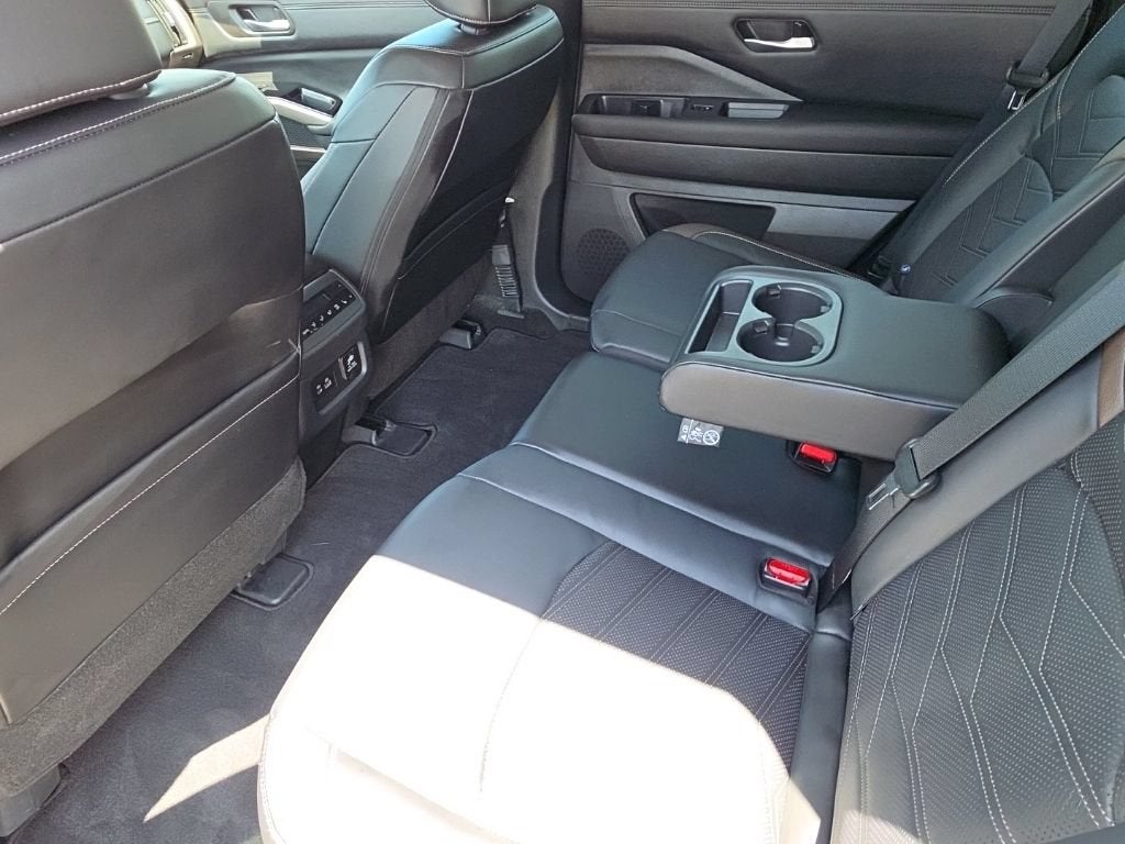 2025 Nissan Pathfinder Platinum 4WD
