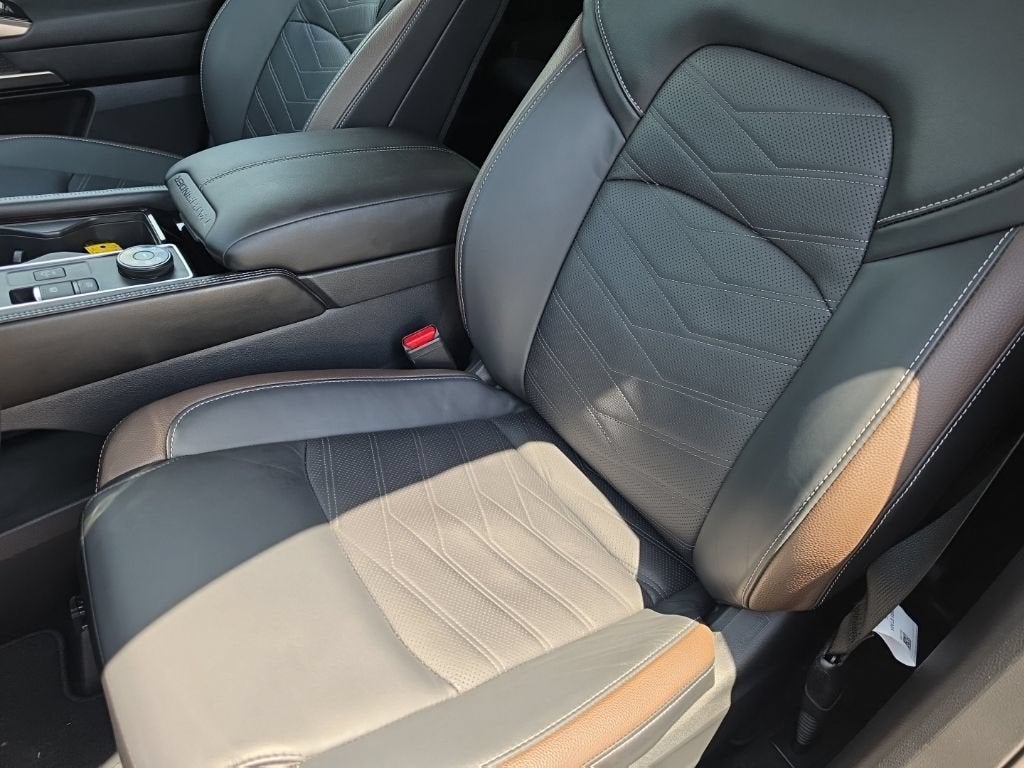 2025 Nissan Pathfinder Platinum 4WD