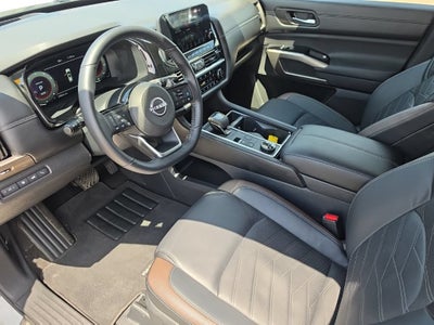 2025 Nissan Pathfinder Platinum 4WD
