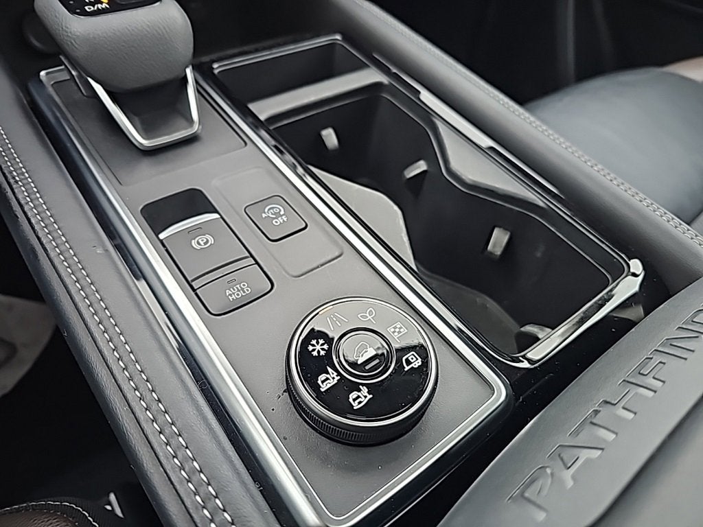 2023 Nissan Pathfinder Platinum 4WD