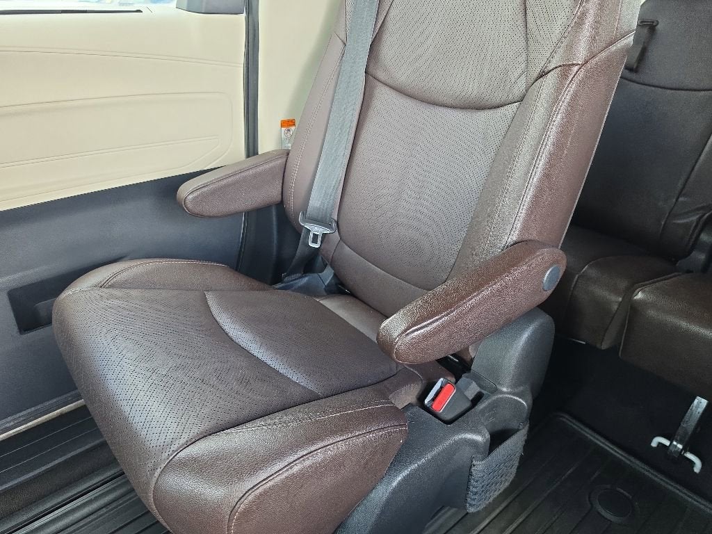 2021 Toyota Sienna Platinum